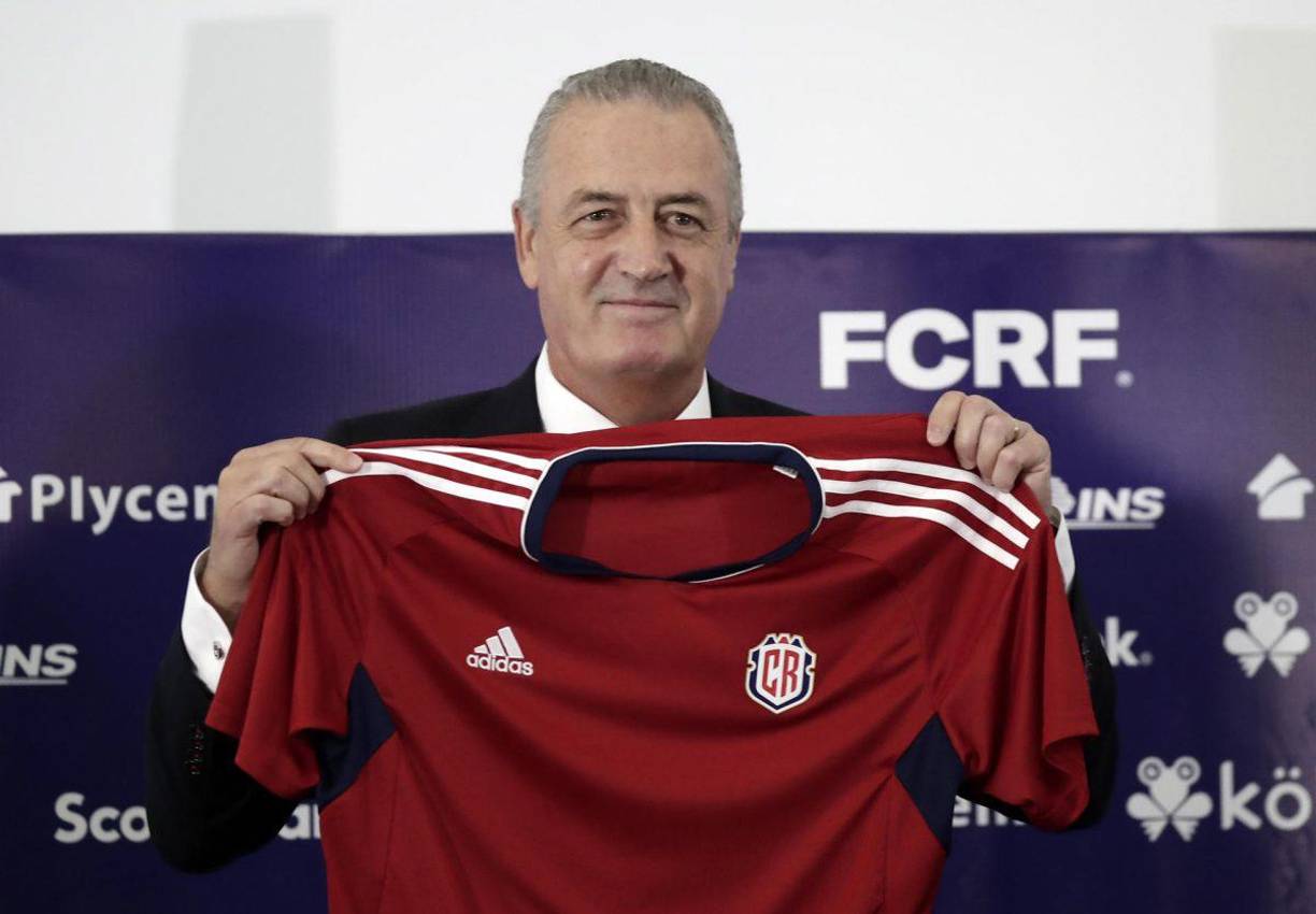 Ricardo Gaona Echauri, videoanalista que trabajó casi tres años en la Federa­ción ecuatoriana con Alfaro camino al Mundial de Qatar 2022, dijo en charla con “Versus”, Nación Media, que “es un gran entrenador, en un mes de trabajo logró armar un gran equipo y sacar resul­tados en poco tiempo”.