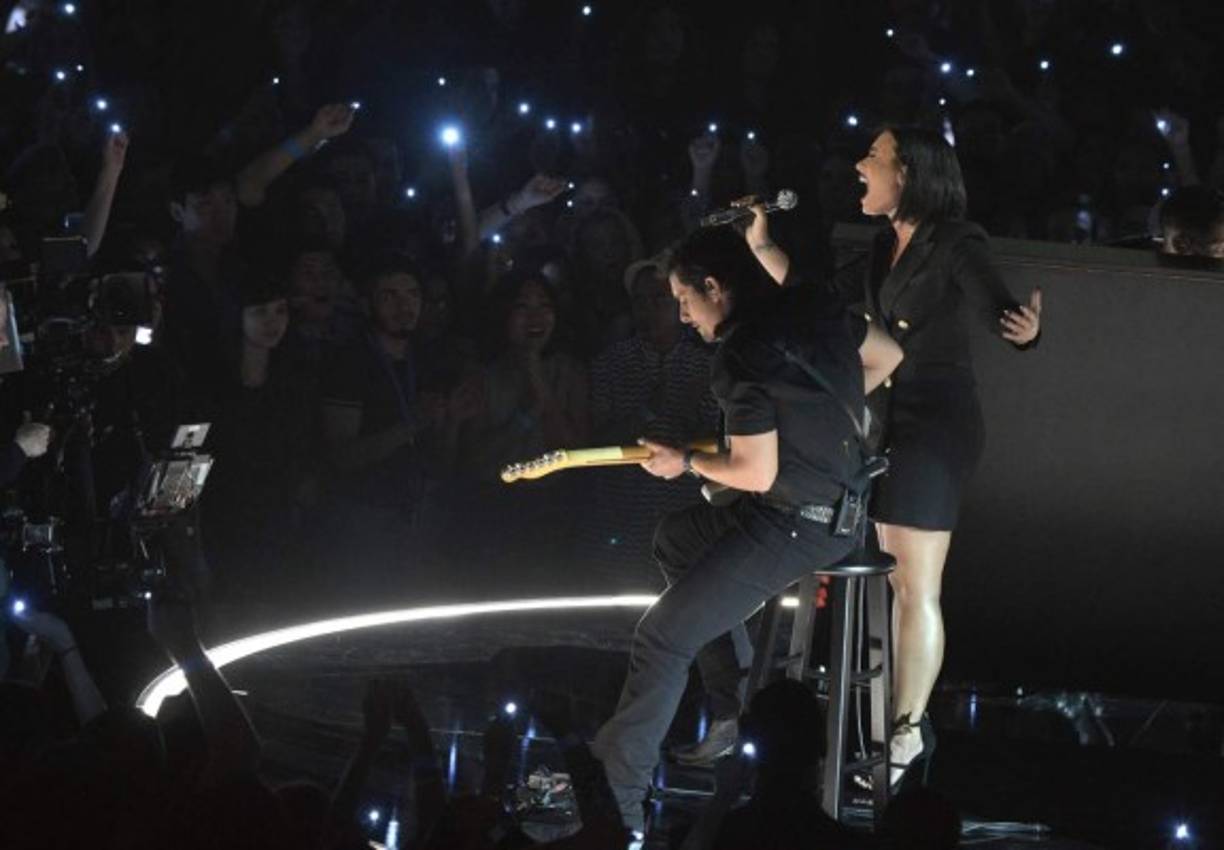 La cantante sorprendió a sus fans para muchos su presentación fue una de las mejores de la noche.