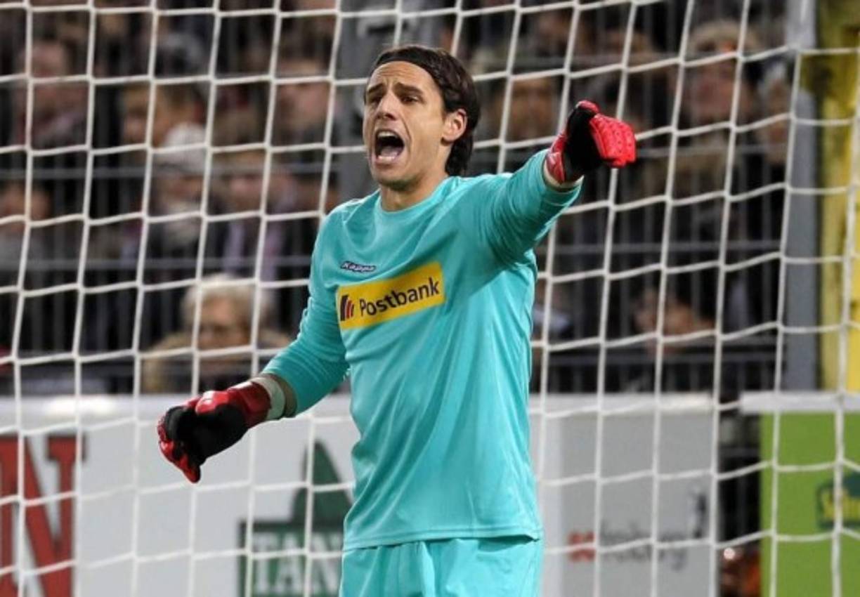 Yann Sommer - Suizo, 29 años, Borussia Mönchengladbach. Un portero contrastado en el primer nivel, veterano y que tiene un buen juego de pies. Sin embargo, está en conversaciones muy avanzadas con el Arsenal y es probable que su llegada al conjunto gunner se dé antes que la salida de Jasper Cillessen del Barcelona. Sustituyó a Ter Stegen en el Gladbach cuando el alemán llegó al Camp Nou. Está acostumbrado a ser el meta titular allá donde ha ido.