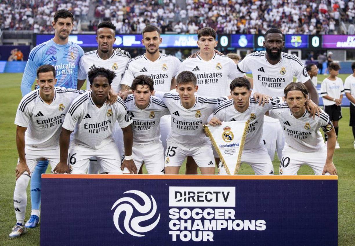 El 11 titular del Real Madrid que enfrentó al FC Barcelona en Nueva York, EUA. Endrick debutó en un clásico ante Barcelona.