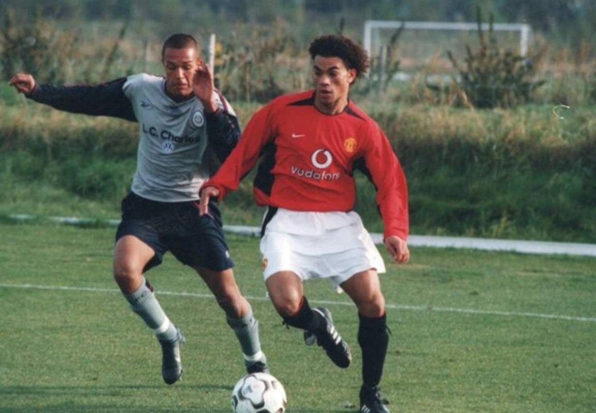 En la temporada del 2004, Ramón Calliste llegó al primer equipo del Manchester United y fue compañero de cracks como Cristiano Ronaldo, Río Ferdinand, Ruud van Nistelrooy, Gerard Piqué y Paul Scholes. Foto Twitter.