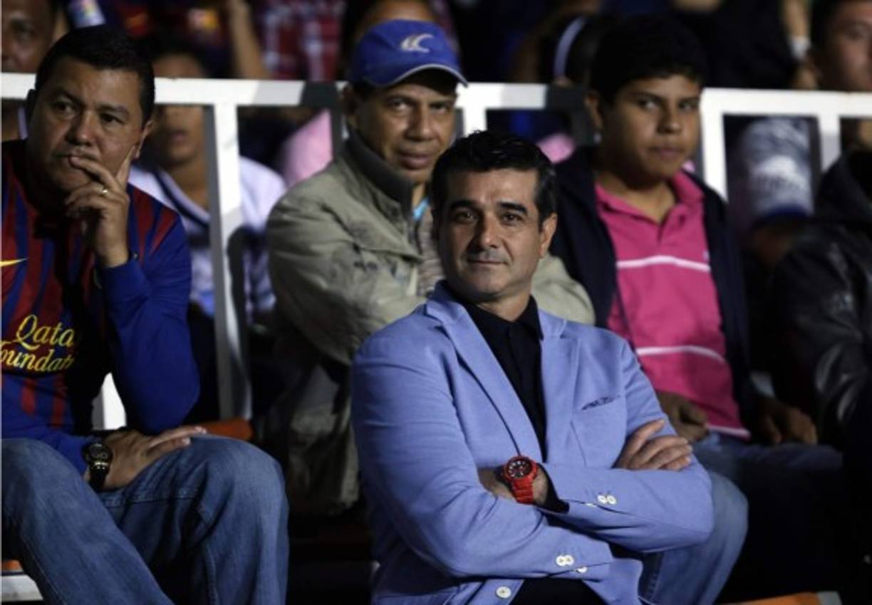 Diego Vázquez tuvo que ver el juego en el sector de Silla, fue expulsado y sancionado desde hace varias jornadas.