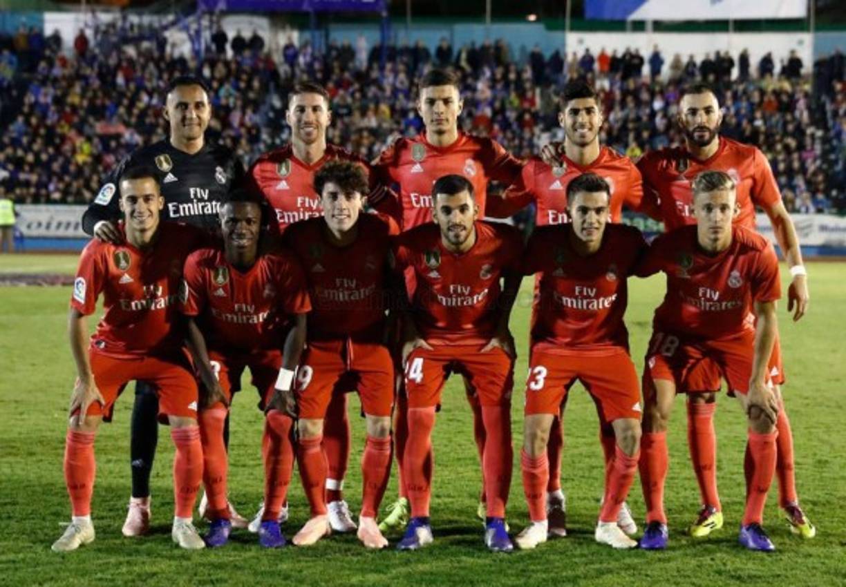 Una foto que siempre será recordada. Este fue el primer 11 titular del Real Madrid de Solari. El argentino le dio la oportunidad al joven defensor Javi Sánchez y al brasileño Vinicius JR.
