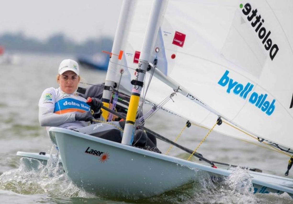VELAS. Destreza holandesa. La holandesa Marit Bouwmeester participa en el Mundial de Vela Radial que se disputa en Medemblik, Holanda.