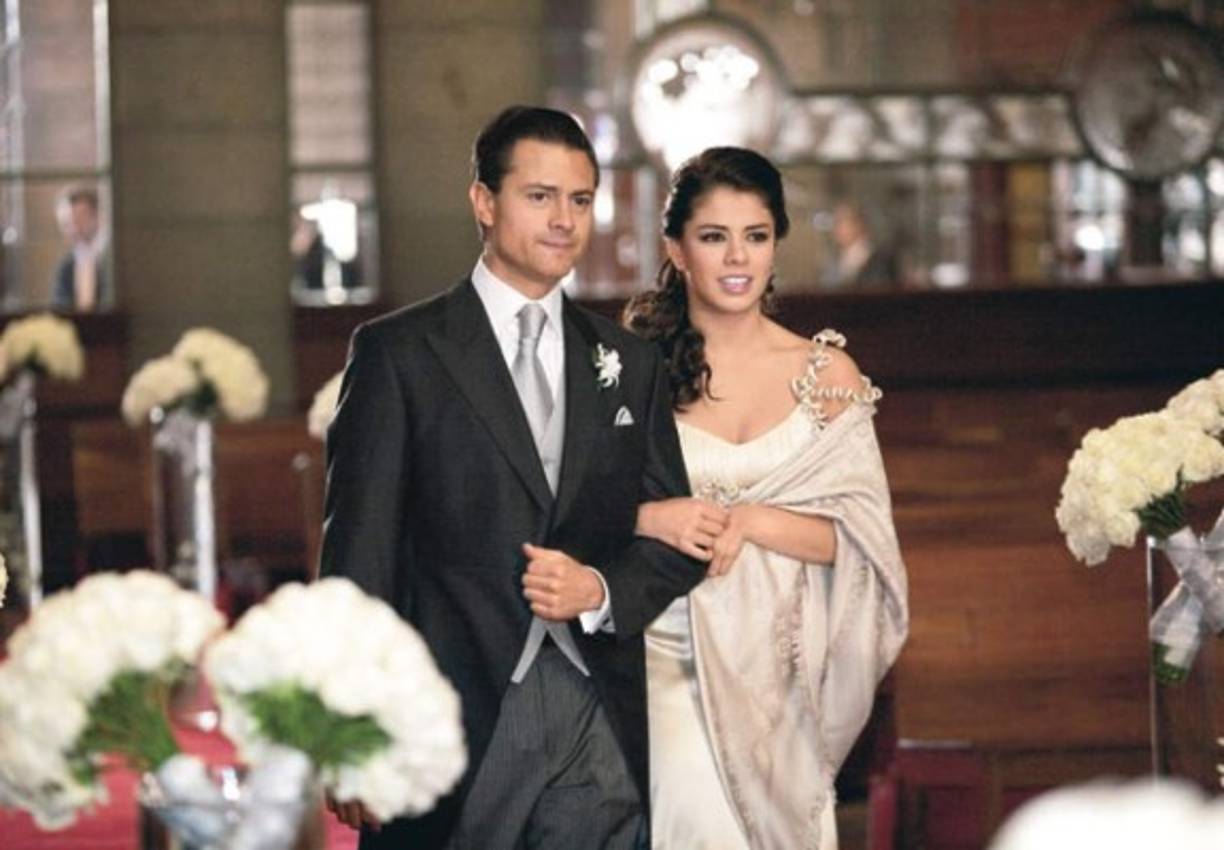 Peña Nieto junto a su hija en el día que contrajo matrimonio.