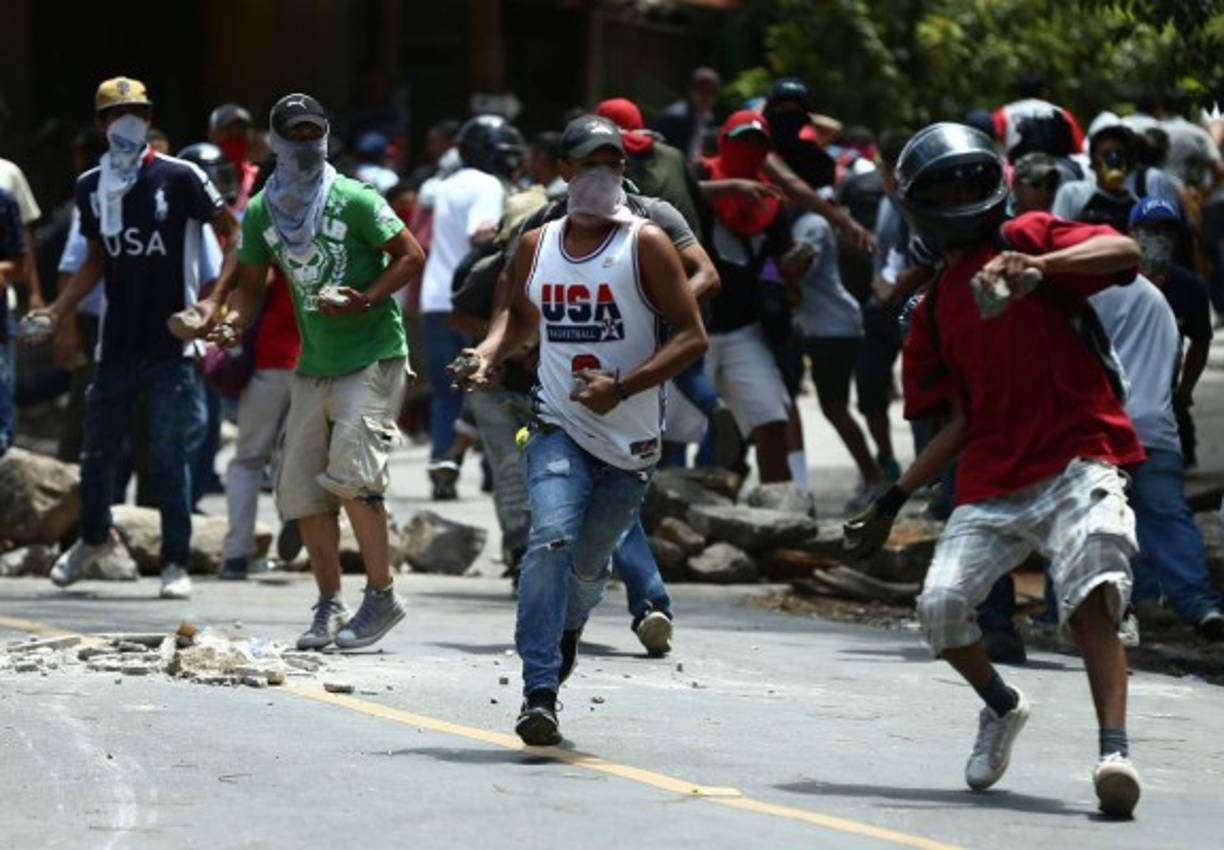 Los integrantes de la Comisión Prodefensa de La Tigra rechazan la construcción de 1,886 residencias, 29 centros comerciales, un club ecuestre y un hotel de montaña a 4 km de Tegucigalpa, con el argumento de que invade la zona de amortiguamiento de la reserva.