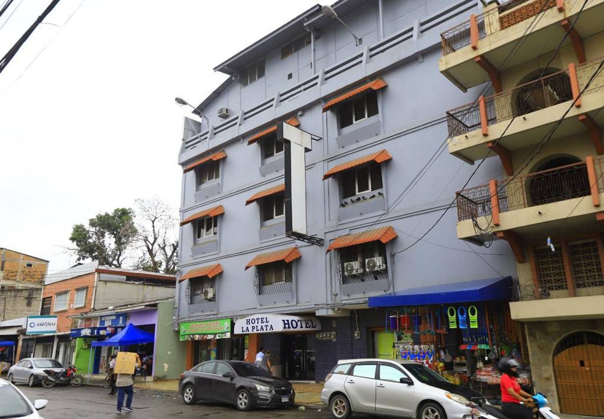 Hotel La Plata, ubicado en Barrio Medina 2 y 3 avenida, 8 Calle cuenta con 34 habitaciones, aunque el crecimieno del comercio le ha restado vistosidad, este hotel ha subsistido con el paso de los años.
