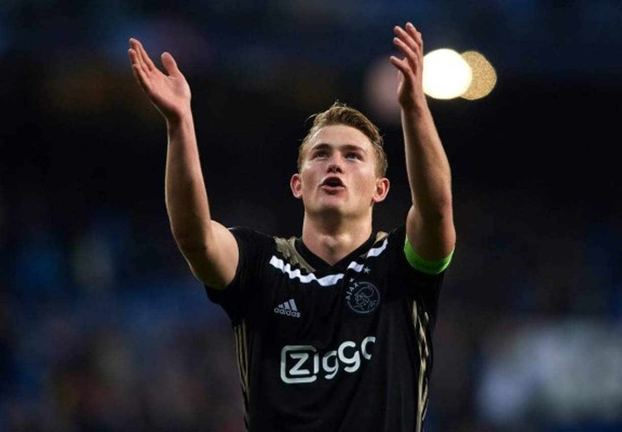 Matthijs de Ligt :El defensor holandés habló de su futuro luego de que interesa a clubes como Barcelona, PSG, Juventus y Manchester United: 'No sé qué pasará. Estoy centrado en el Ajax y en esta maravillosa temporada que estamos haciendo. Luego veremos qué pasa',dijo.