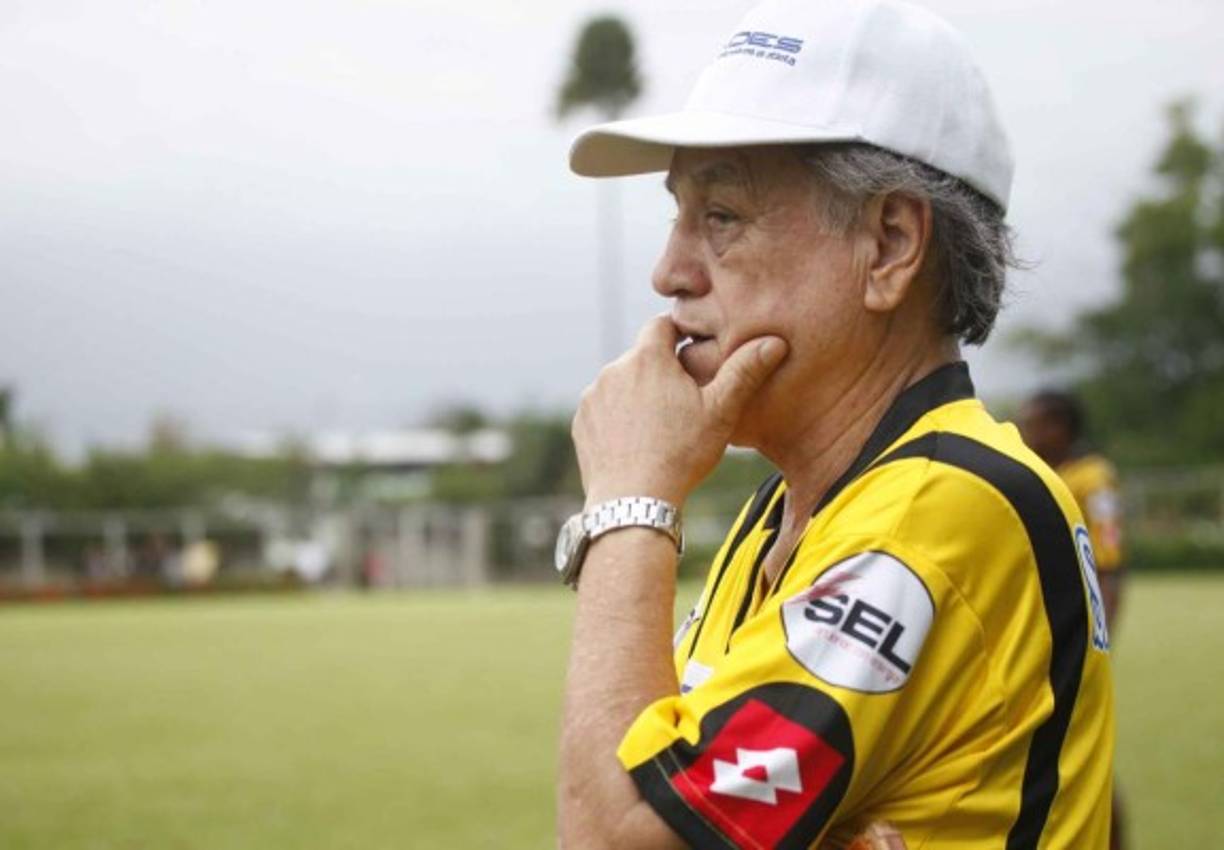 Chelato en su etapa con el Real España. El director técnico asegura que de momento no lo ha felicitado ningún jugador hondureño.
