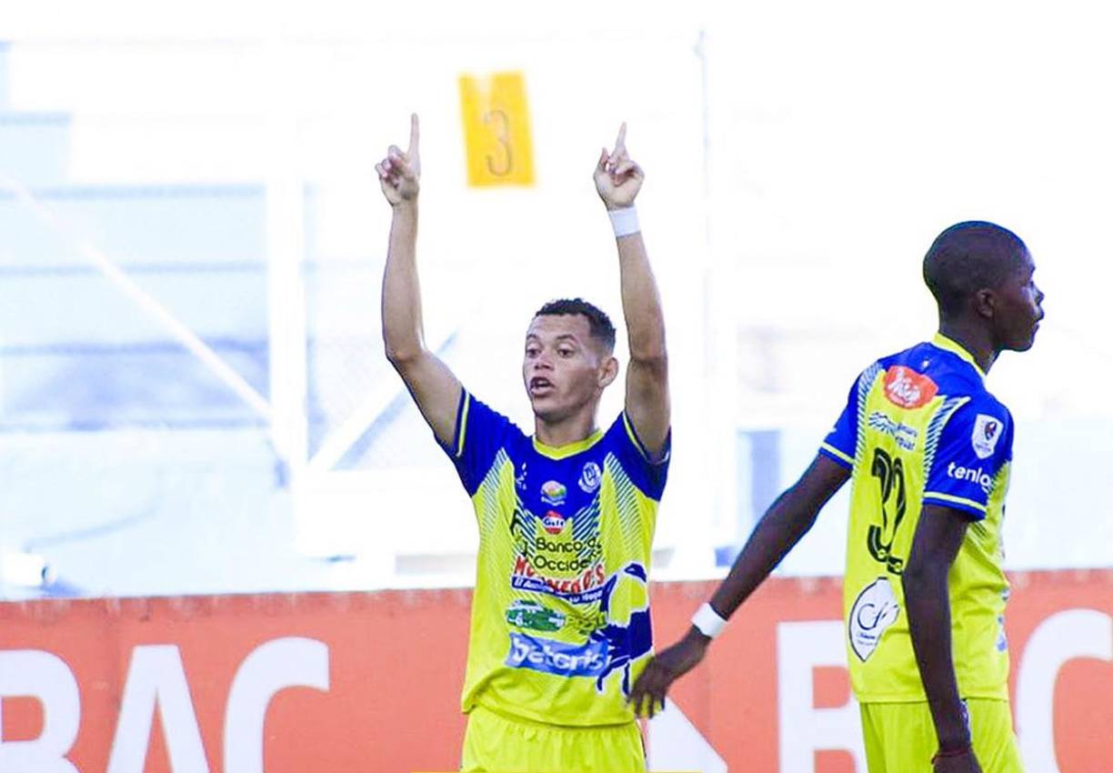 Damín Ramírez celebrando su gol en el estadio Nacional.