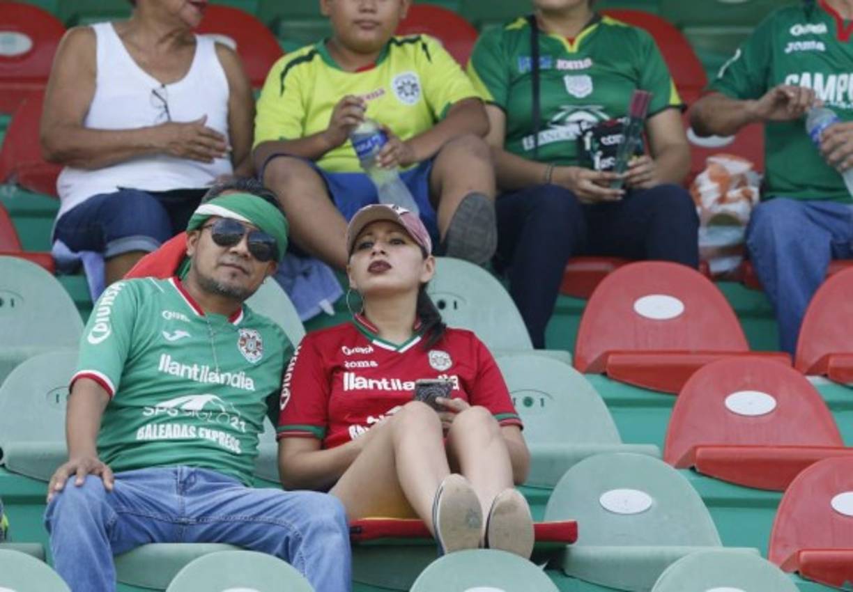 Al estadio del Marathón siempre llegan familias y en esta ocasión no fue la excepción.