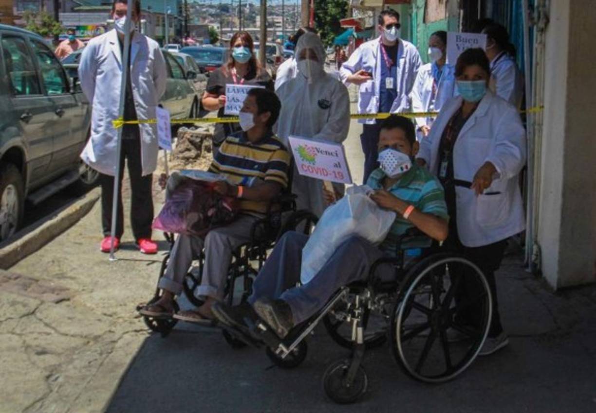 Varios migrantes centroamericanos se han infectado con el virus y algunos de ellos ya fueron dados de alta y trasladados a albergues en el norte del país.