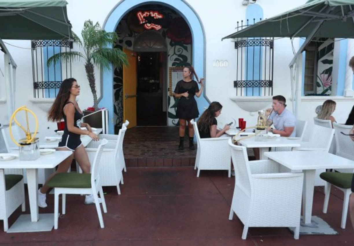 Trump pidió el martes evitar reuniones, pero aún no se ven los efectos de sus declaraciones, las personas siguen aglomerándose.