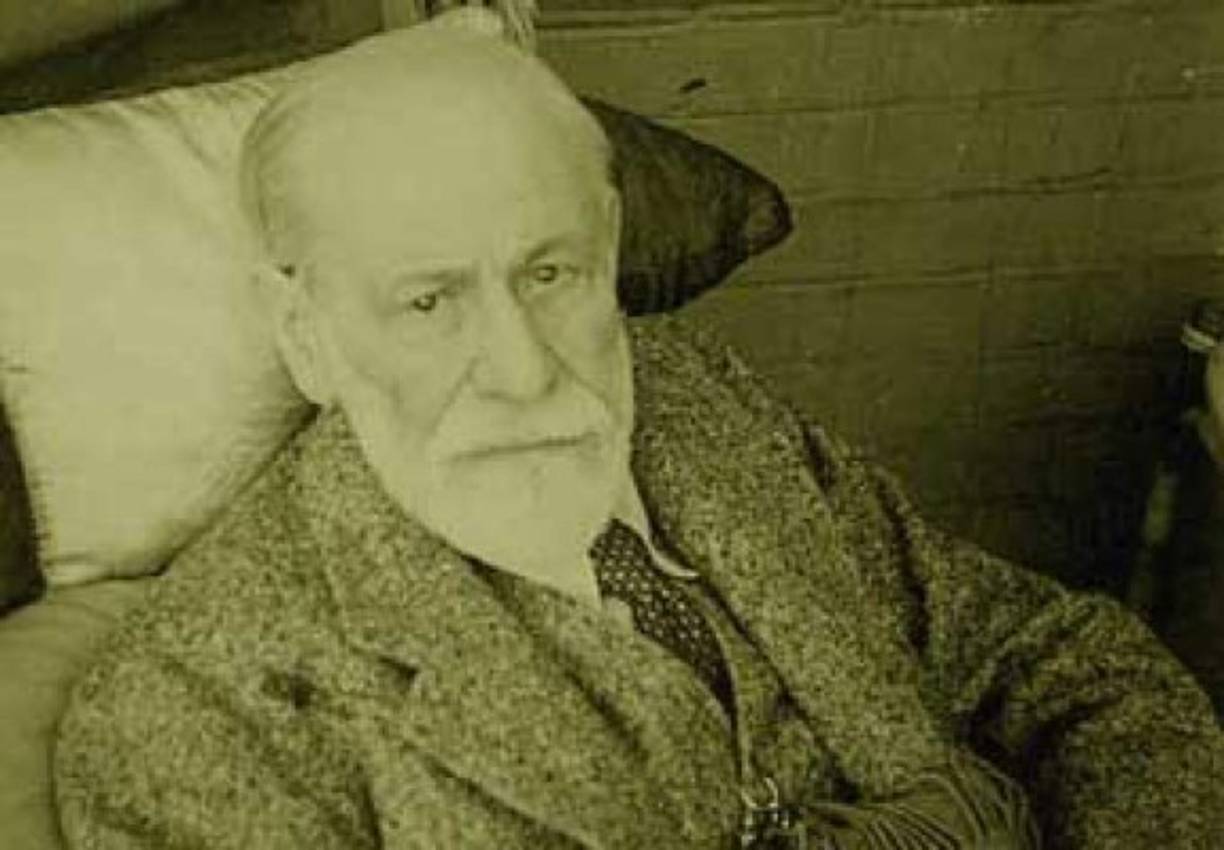 Un Freud deteriorado ya por el cáncer que lo atormentaba, decidió recurrir a un proceso polémico, la eutanasia. Freud murió luego de que su médico Max Schur le suministrara tres inyecciones de morfina.Foto: Psicoanalisisycultura.