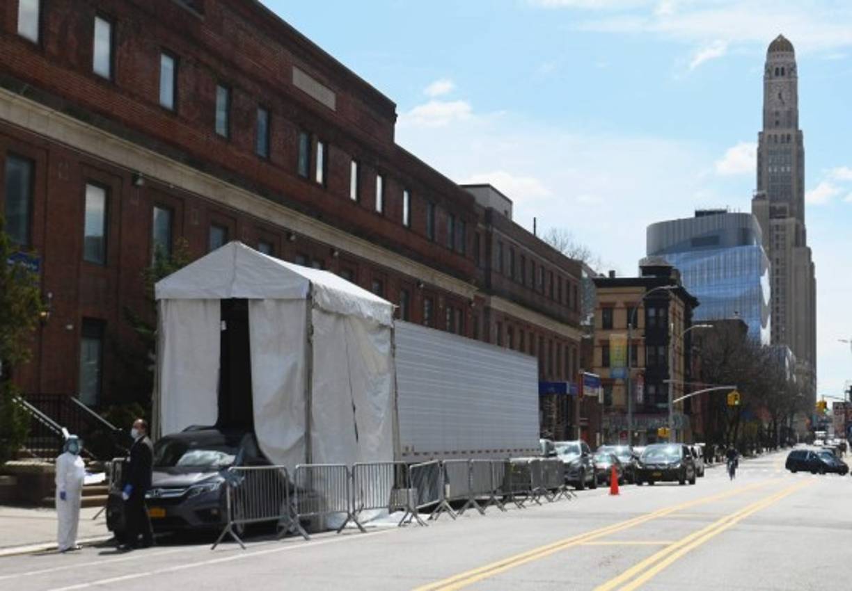 En esta guerra tenemos que hacer planes para la siguiente batalla. Hemos estado por detrás desde el primer día, este virus nos ha tomado la delantera desde el primer día, así no se gana una guerra. La siguiente batalla es el pico, la siguiente batalla es en la cima de la montaña, porque donde veis una curva yo veo una montaña', dijo el gobernador de Nueva York.