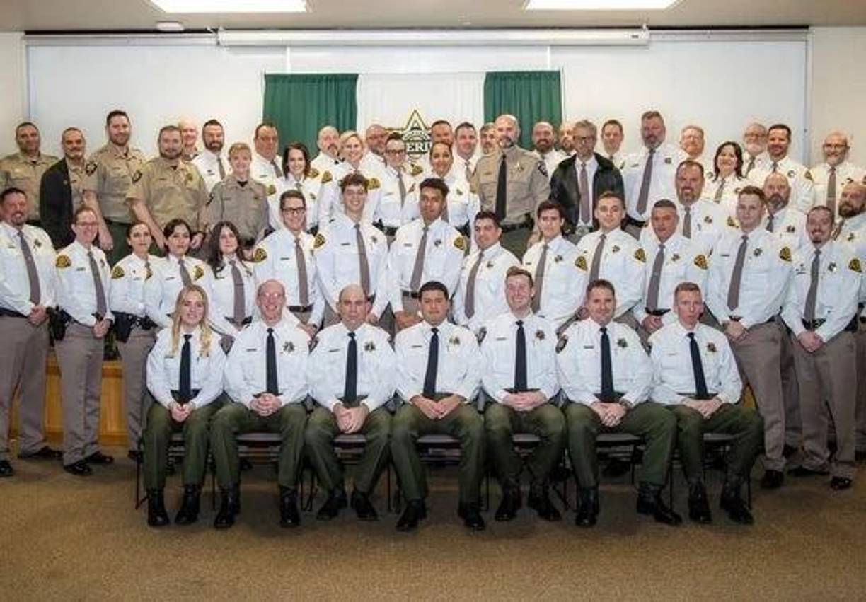 Martínez prestó juramento como oficial penitenciaria el 11 de enero de 2024, después de completar la academia. Rápidamente demostró su compromiso y pasión por servir a la comunidad.