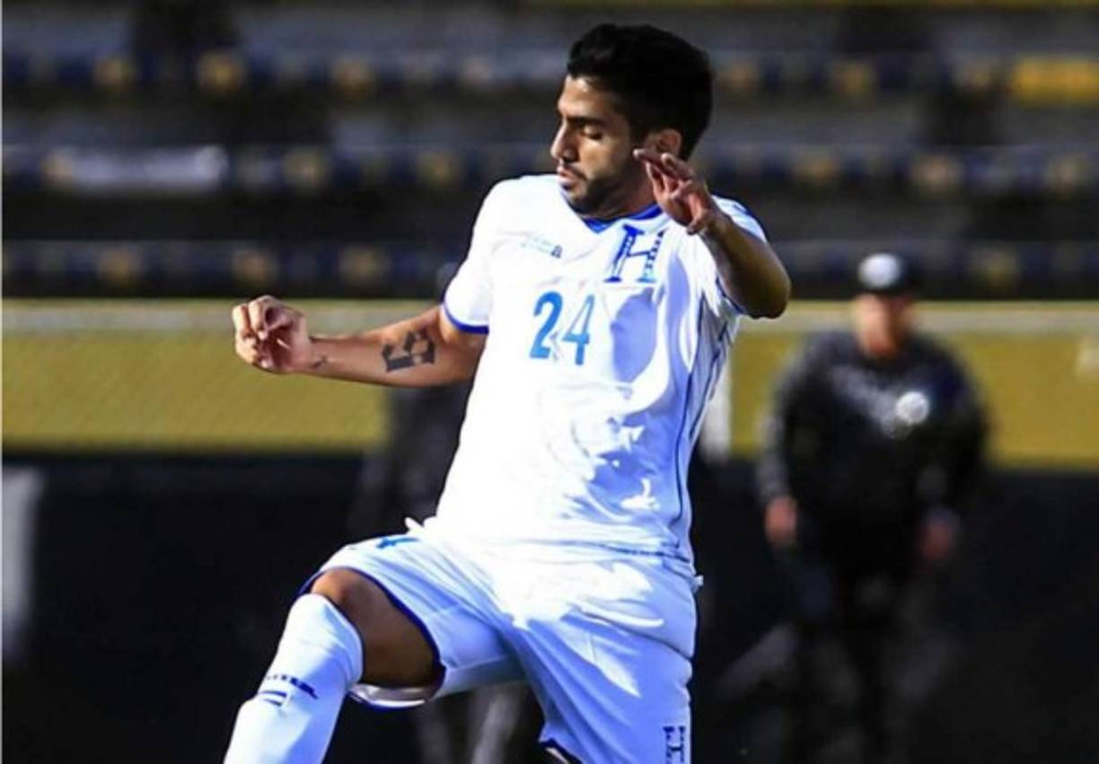 Jonathan Mejía, que destaca en el UCAM Murcia de la Segunda División de España, también aparece en la cuesta con un 7.62% de los votos.