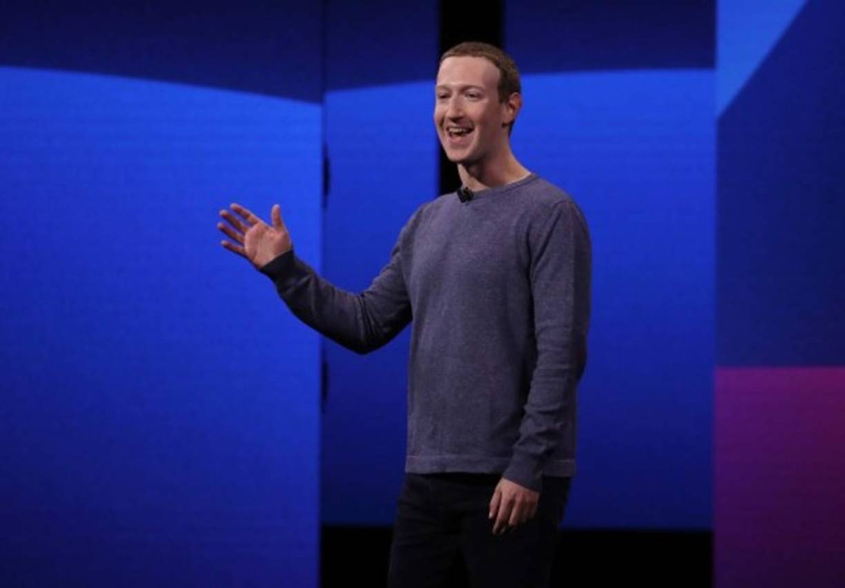 Mark Zuckerberg saluda a los asistentes a la conferencia, la cual tiene lugar en la ciudad de San José, California (EEUU) con una duración de dos días.