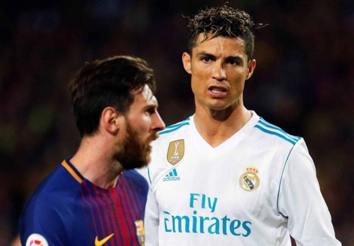 GRAF1259. BARCELONA, 20/10/2018.- El delantero argentino del FC Barcelona, Leo Messi, se duele tras una jugada durante encuentro correspondiente a la novena jornada de primera división que disputan frente al Sevilla en el estadio del Camp Nou, en Barcelona. EFE/Alejandro García.