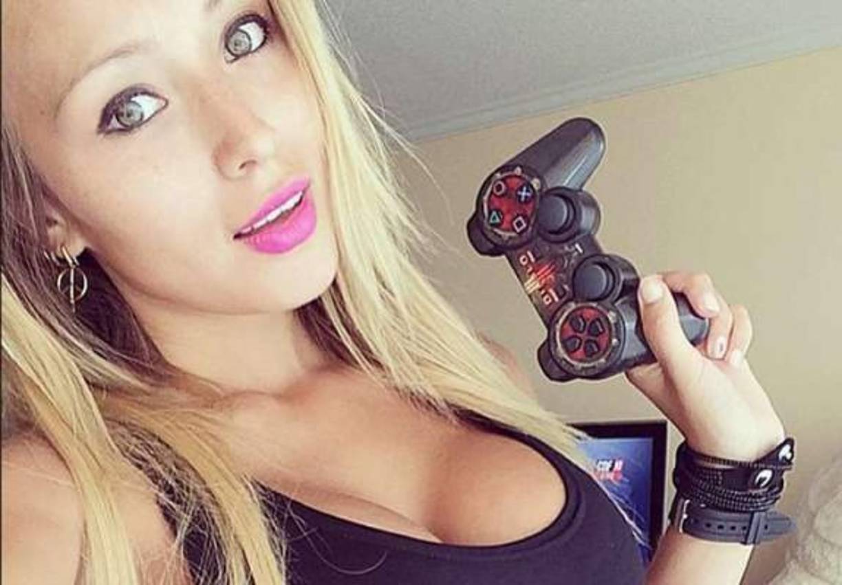 Además de ser apasionada al fútbol, Daniella es fanática de los videojuegos. Un afrotunado su pareja.