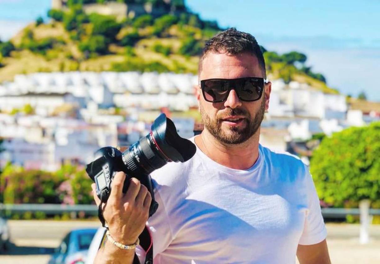 EL exfutbolista del Barcelona se sintió incomodo por la presencia del paparazzi español Jordi Martín, quien es colaborador del programa “El Gordo y la Flaca”.