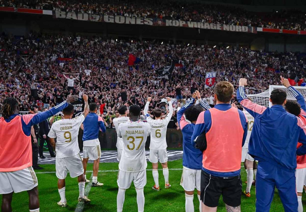 Histórico equipo europeo ha descendido de forma provisional y culpan al PSG de lo ocurrido. 