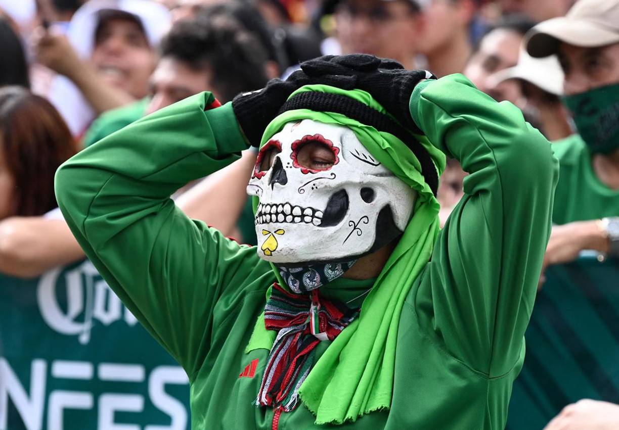 Este aficionado mexicano se lamenta por la eliminación del Tricolor en el Mundial de Qatar 2022.