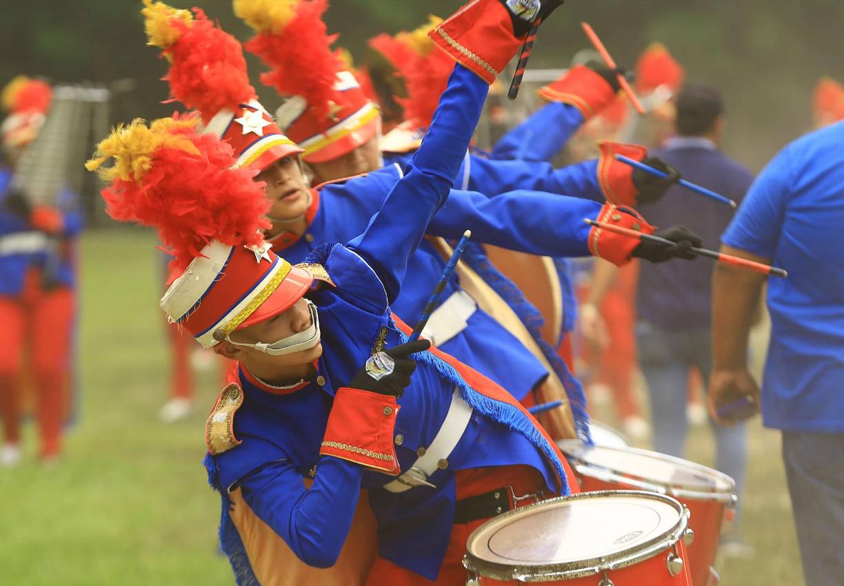 La actividad arrancó a las 10:00 am con coloridas presentaciones, para el cual se preparó un escenario en una de las canchas deportivas del centro educativo, ubicado en la 10 calle sur de la ciudad, a inmediaciones de la colonia Sabana y San Carlos de Sula.