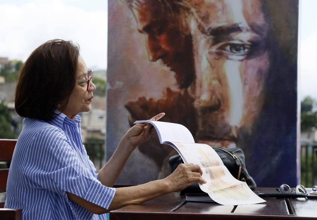 La leyenda de los dos españoles a caballo que llegaron hasta los dominios de Lempira, dejó de ser eso luego de que, en 1987, el historiador hondureño Mario Felipe Martínez (ya fallecido), publicó los primeros 51 folios, de unos 92, de la pobranza de Rodrigo Ruiz, como parte de una investigación en el Archivo General de Indias, lo que también recuerda Moreno en su libro.