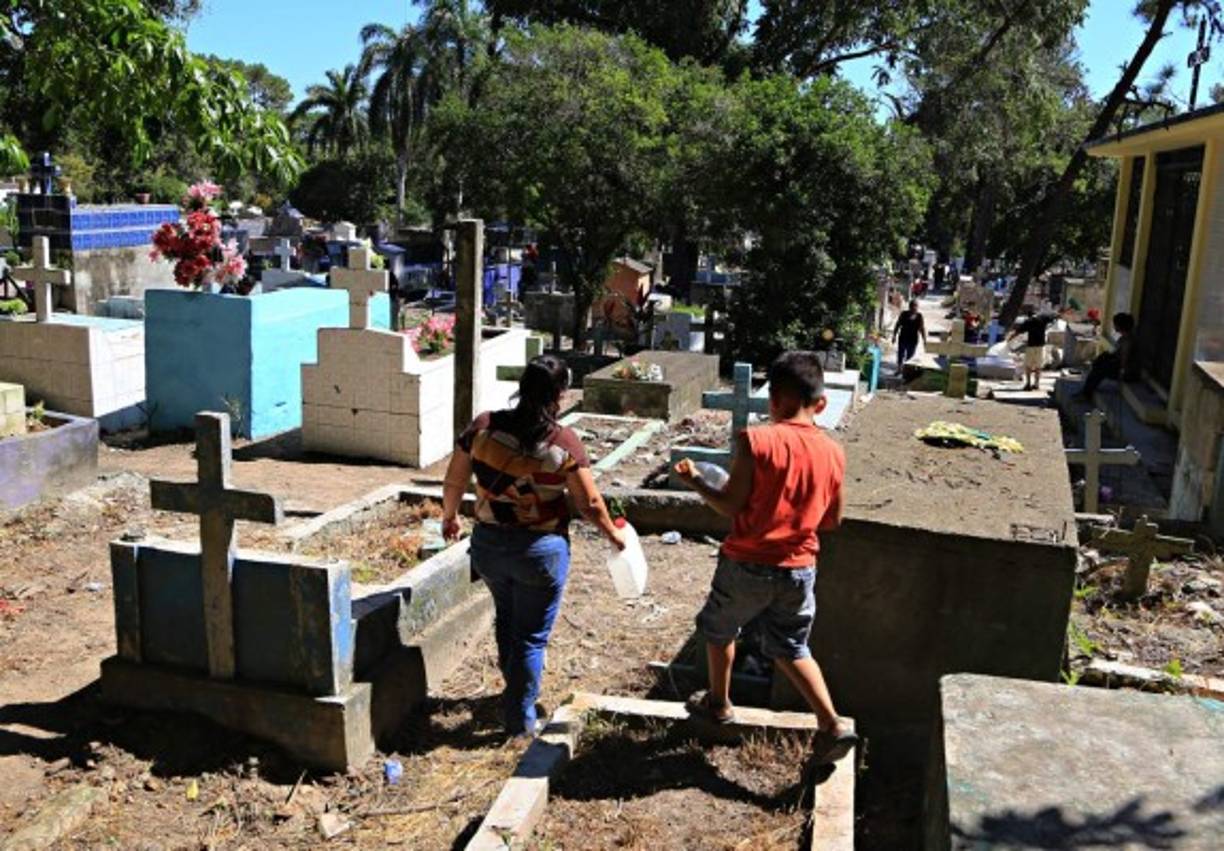 Así lucía el cementerio de La Puerta a tempranas horas del domingo.