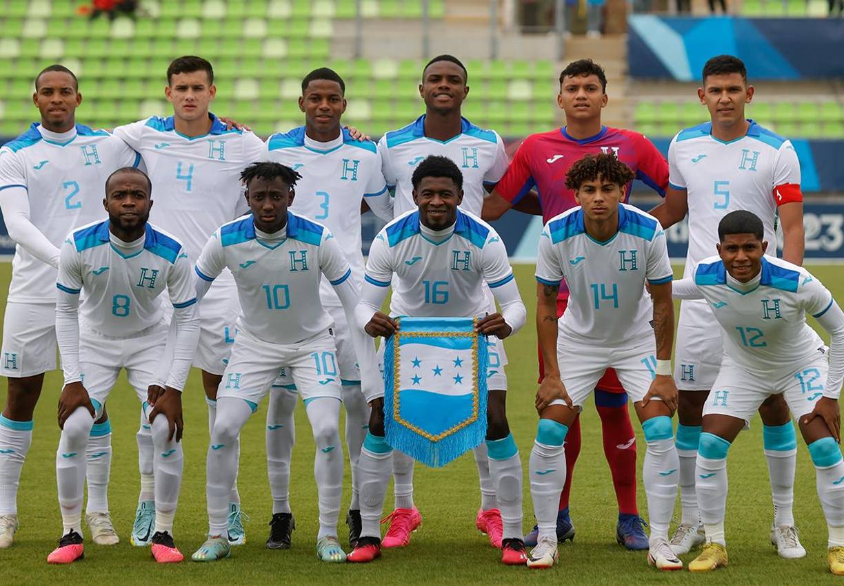 La H se planteó con un 4-3-3, estuvo Juergen García en la portería, los centrales fueron André Orellana y Luis Vega, como laterales estuvieron Edson Palacios y Julián Martínez, por su parte el mediocampo estuvo integrado por Gerson Chávez, David Ruiz y Deyron Martínez, por su parte en la zona ofensiva como extremos Samuel Elvir y Antony García, mientras que el centro delantero fue Daniel Carter.