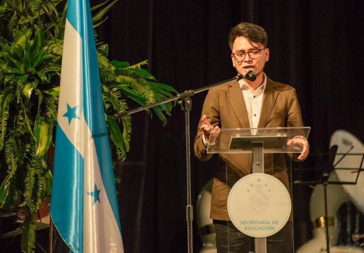 En fotos: Educación galardona a destacados hondureños