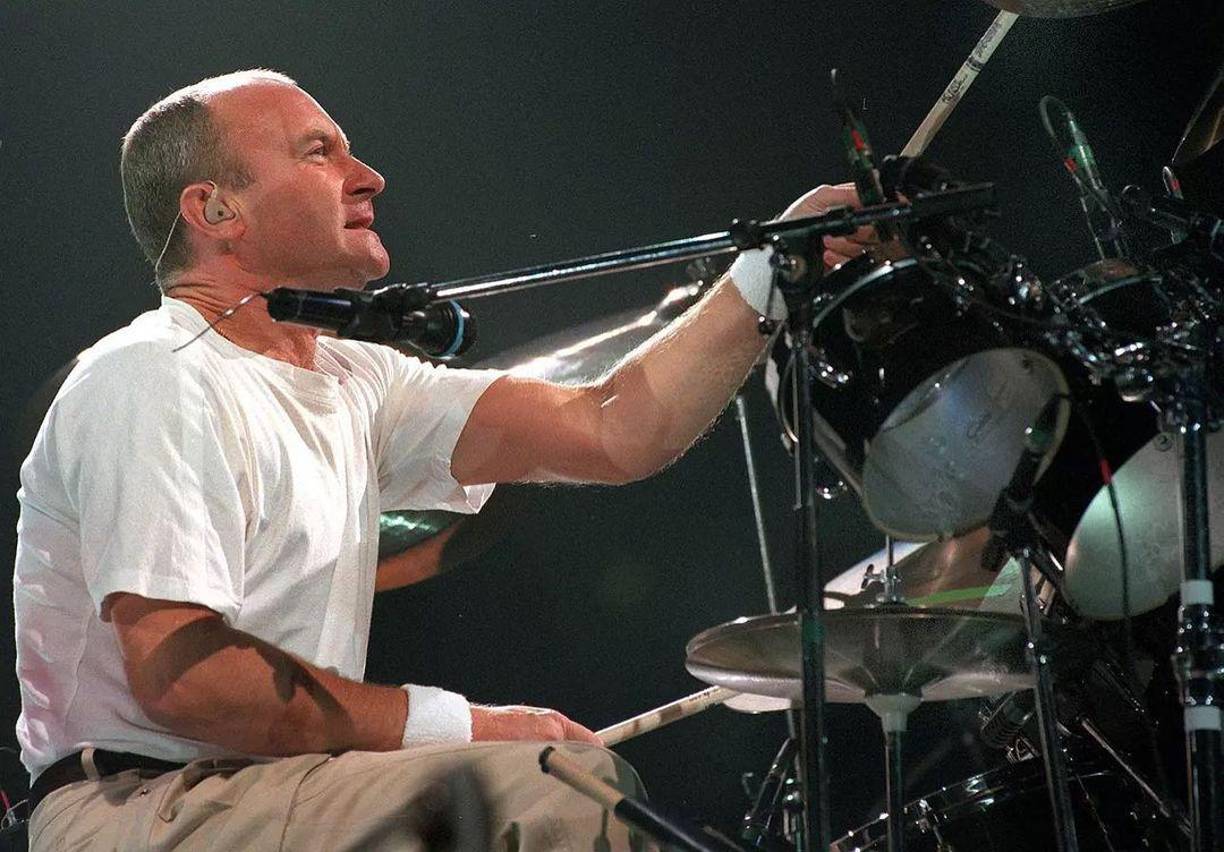 El baterista, cantante, compositor, productor y actor británico Phil Collins.