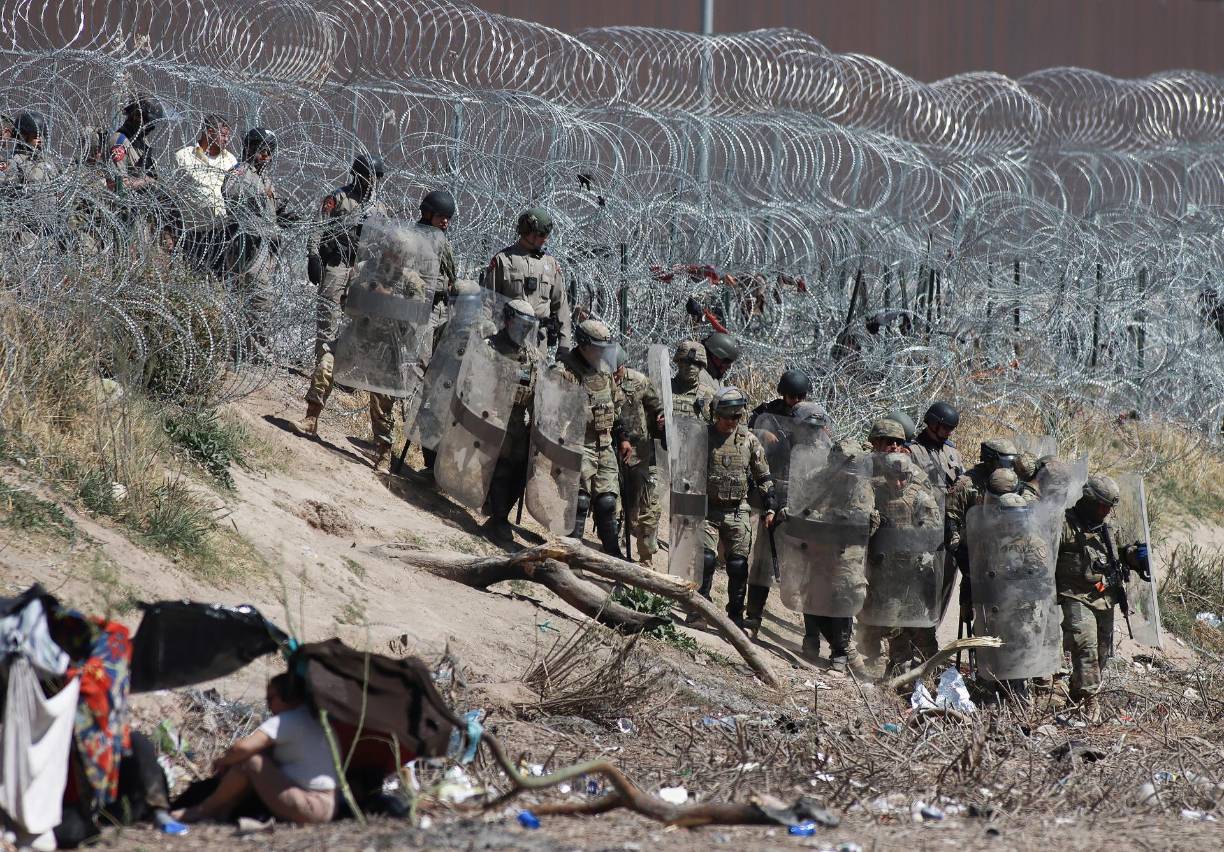 Activistas denunciaron el sábado que la Policía de Texas ha escalado las agresiones a los indocumentados en la frontera de Ciudad Juárez-El Paso entre México y Estados Unidos hasta dispararles balas de goma. 