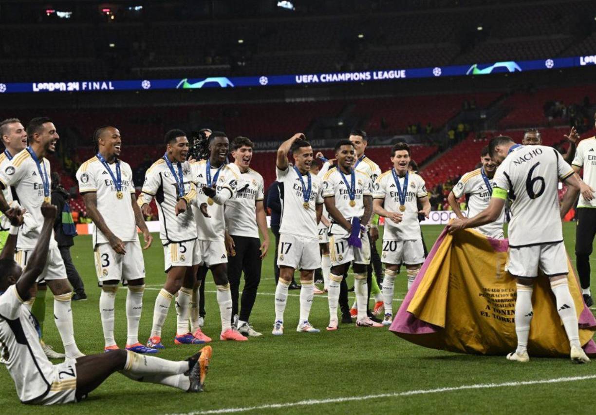 El <b>Real</b> <b>Madrid</b>, eterno campeón de Europa: el club español conquistó por decimoquinta vez el torneo en el que construyó su leyenda, esta vez superando 2-0 al Borussia Dortmund, en la final de Wembley.