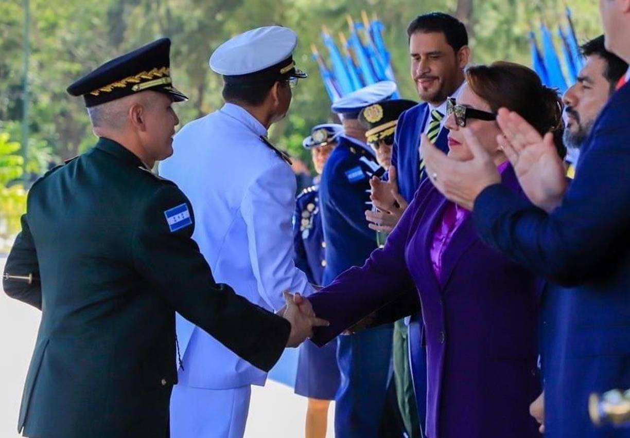 ”Estamos para proteger al Gobierno, porque eso es la democracia”, manifestó el titular de las FFAA. 