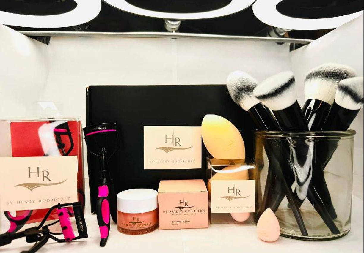 “La idea surge a partir de reconocer que el maquillaje es una forma de expresarse y la necesidad de difundir un estilo más natural a partir de los 5 productos que hoy estamos ofreciendo”, dijo Rodríguez a LA PRENSA.