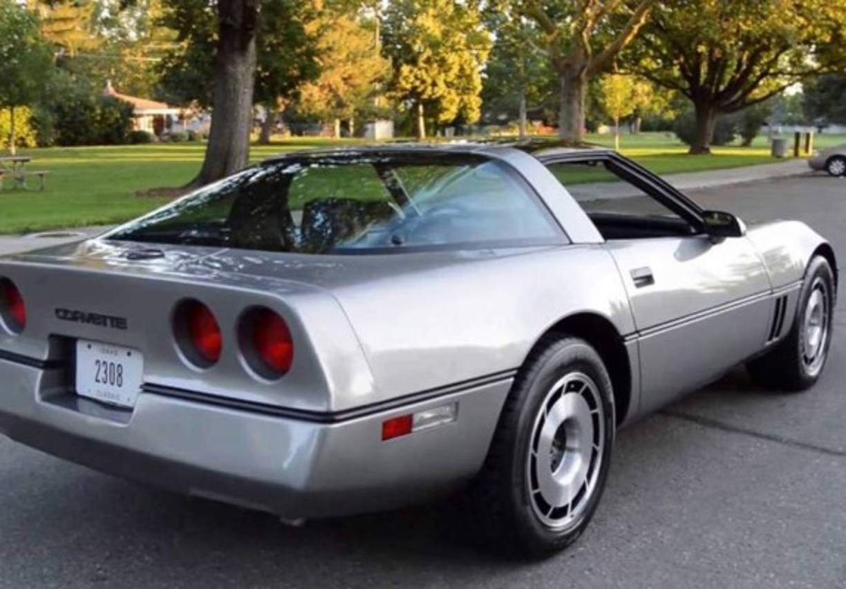 Chevrolet C4 Corvette: Fue uno de los primeros coches de la estrella del baloncesto. En cuanto firmó contrato con los Chicago Bulls en 1984 decidió darse este capricho.