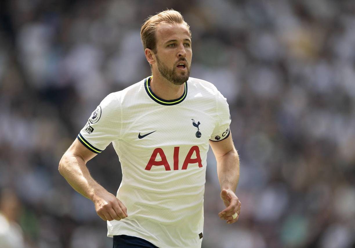 El futuro de Harry Kane apunta a estar más lejos del Tottenham que nunca. El delantero inglés ha rechazado una oferta de renovación del club, según han informado en The Guardian. En dicha oferta, el delantero tendría una gran subida en su salario que, actualmente, es de 234.000 euros semanales. El Bayern Múnich está avanzando a pasos agigantados para hacerse con los servicios del goleador. 