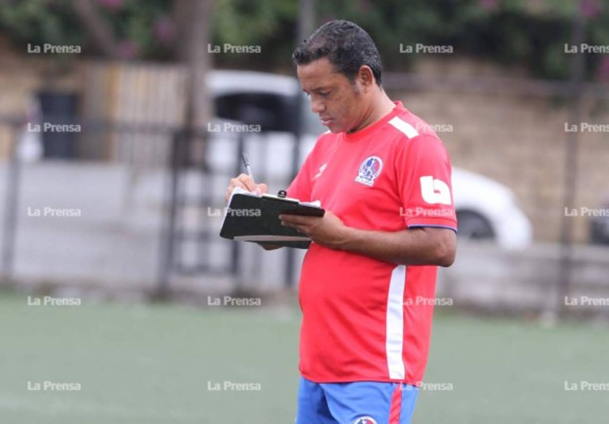 Danilo Turcios fue enviado nuevamente a reservas del Olimpia por parte de Manuel Keosseián. El exjugador era asistente técnico de Nahún Espinoza.