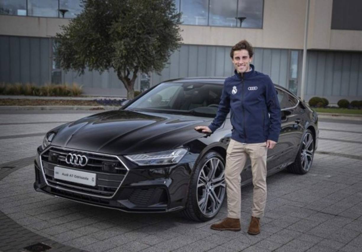Álvaro Odriozola - El otro lateral derecho del Real Madrid eligió un Audi A7 Sportback 50 TDI quattro tiptronic Negro Mitos con un valor de 78.390 euros.