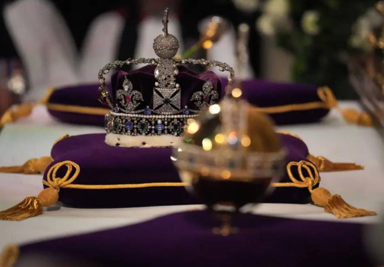 La corona imperial de Estado también incluye el diamante Cullinan II, la segunda piedra más grande tallada del diamante Cullinan, que según el Royal Collection Trust es el diamante más grande jamás descubierto