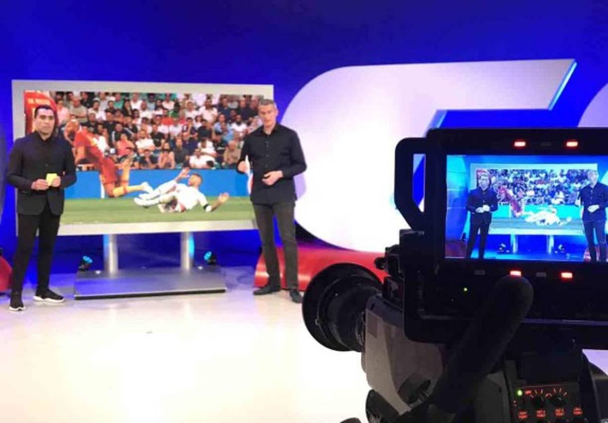 Marco Antonio Rodríguez también se desempeña como analista arbitral en el programa deportivo Gol de España.