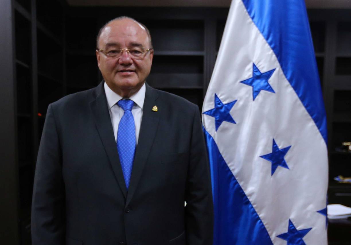 Roberto Antonio Ordóñez Wolfovich:<b> </b>ex ministro de Infraestructura y Servicios Públicos, ex ministro de Energía y ex asesor presidencial del Presidente Juan Orlando Hernández. EE.UU. lo señala de incurrir en corrupción significativa al malversar fondos estatales mediante la sobrevaloración de proyectos de obras públicas.