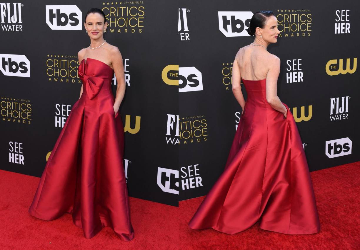 Juliette Lewis con un espectacular vestido de satén rojo. 