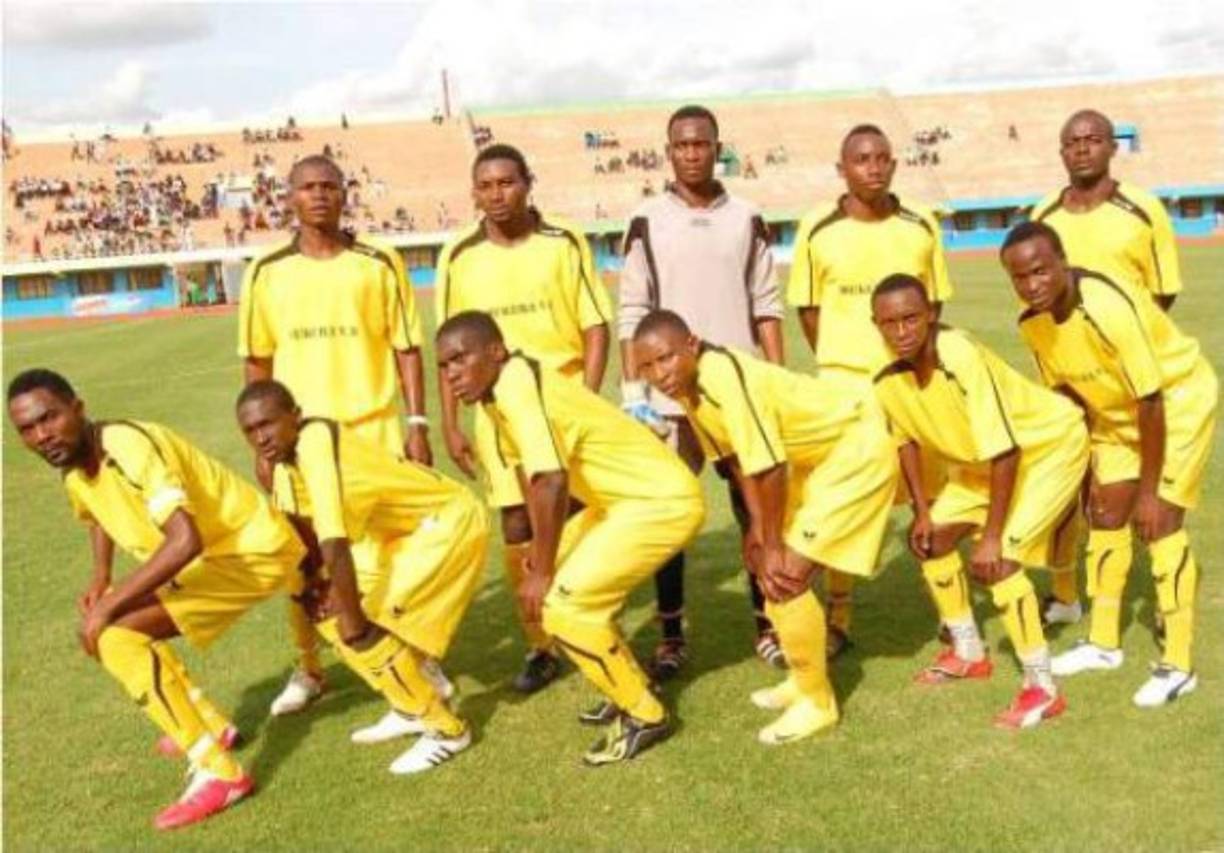 El Mukura Victory de Ruanda no se queda atrás con sus curiosas formaciones y la imagen es una muestra de ello.