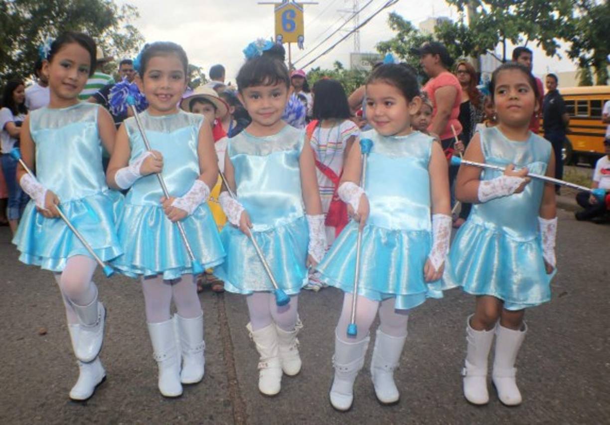 Durante el desfile las niñas también aprovecharon para posar.