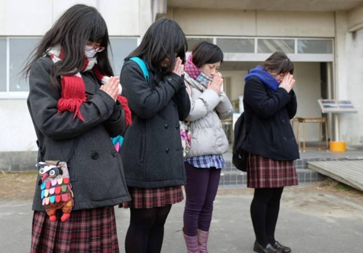 A lo largo de todo el país se celebraron emotivos actos en recuerdo a las más de 18.000 víctimas que causó la tragedia, la más grave que ha azotado a Japón desde la II Guerra Mundial.