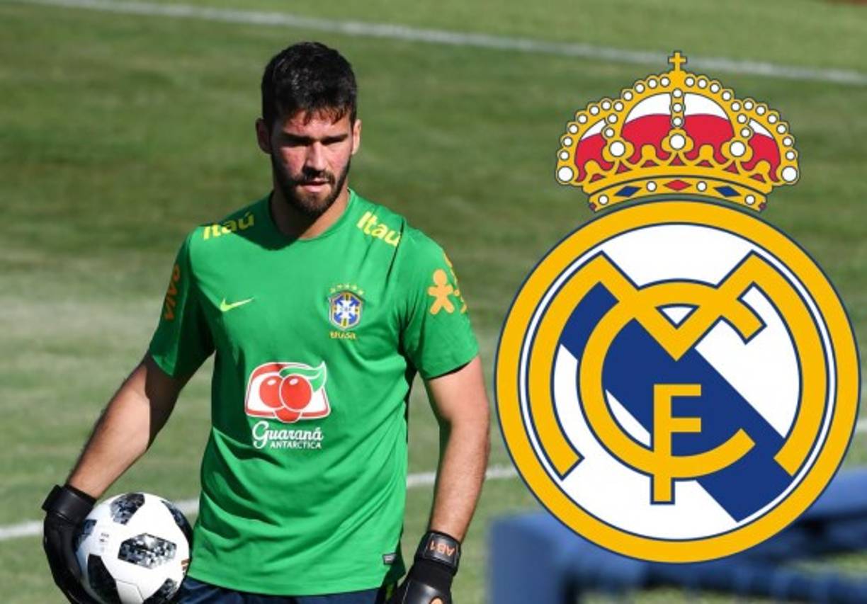 Según publica el diario Mundo Deportivo, el Real Madrid y el portero brasileño Alisson han llegado a un acuerdo para que el guardameta se incorpore al club blanco. Las negociaciones entre el agente del brasileño, Ze Maria, y los representantes del Real Madrid se han mantenido durante el día y el acuerdo es total. Alisson jugará los próximos seis años en el Real Madrid si es que las diferencias entre la Roma y el equipo merengue se solventan. Foto AFP