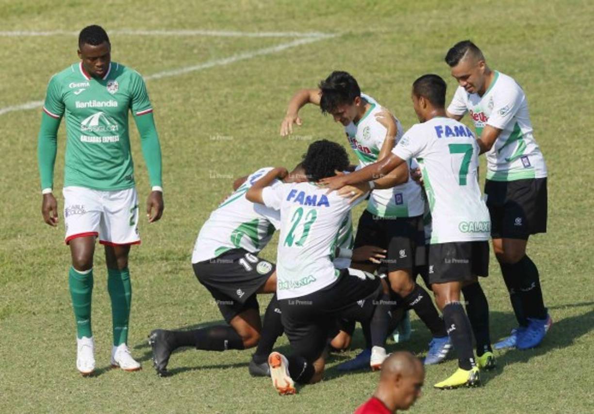 El Juticalpa dio el bacatazo en el Yankel Rosenthal al vencer 1-2 al Marathón por la jornada 13 del Clausura 2019. Miras las imágenes más curiosas del partido; bellas chicas llegaron al estadio, festejos en los canecheros y amargura de los verdolagas.